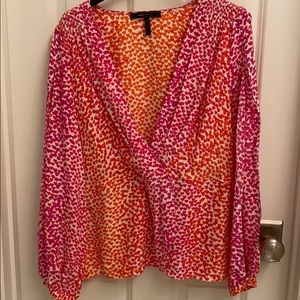 Lightweight, gathered shoulder, slit open sleeves.